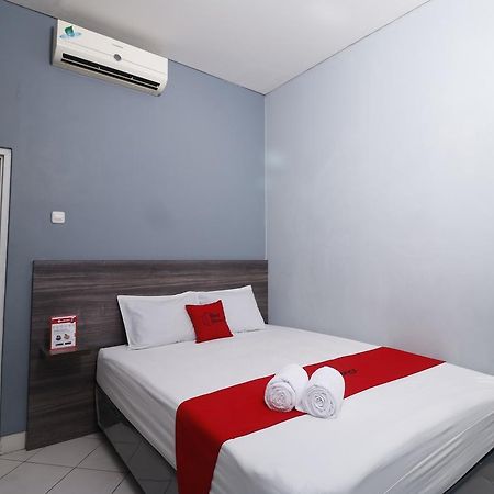 RedDoorz Plus near RS Harapan Kita Jakarta Exterior foto