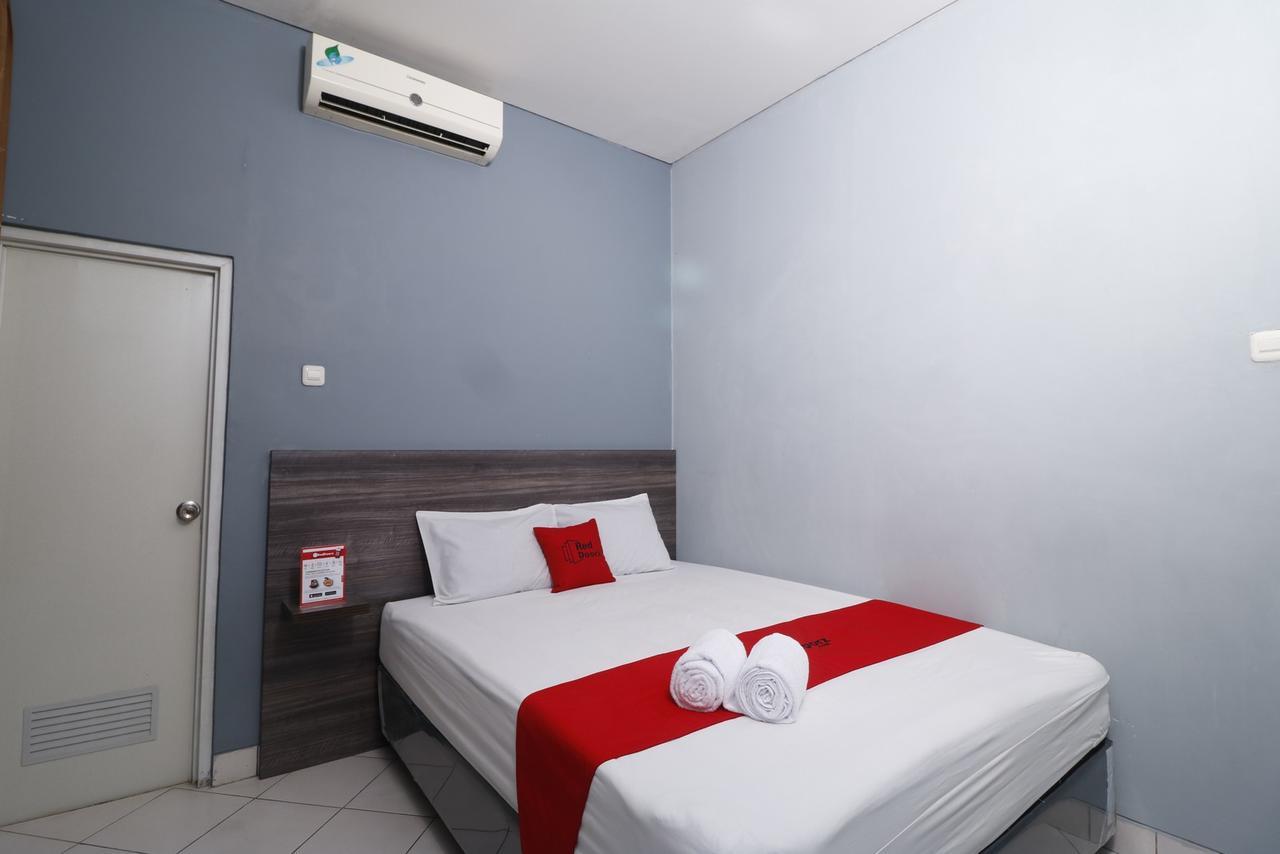 RedDoorz Plus near RS Harapan Kita Jakarta Exterior foto