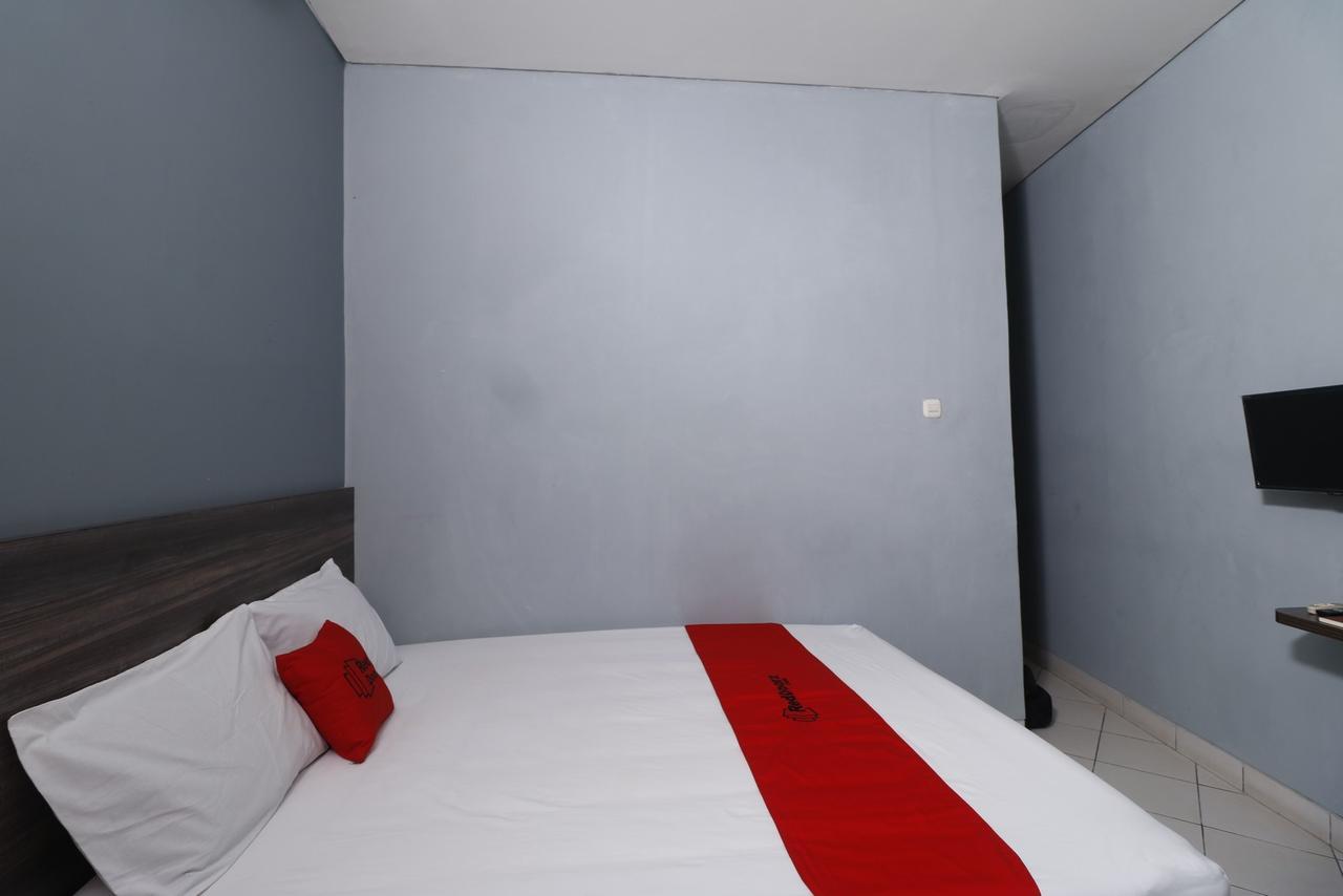 RedDoorz Plus near RS Harapan Kita Jakarta Exterior foto