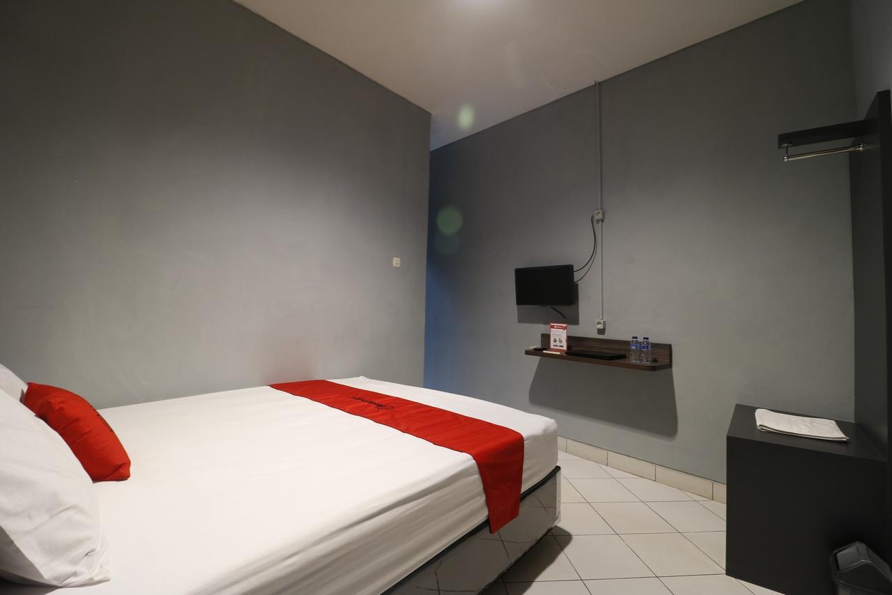 RedDoorz Plus near RS Harapan Kita Jakarta Exterior foto