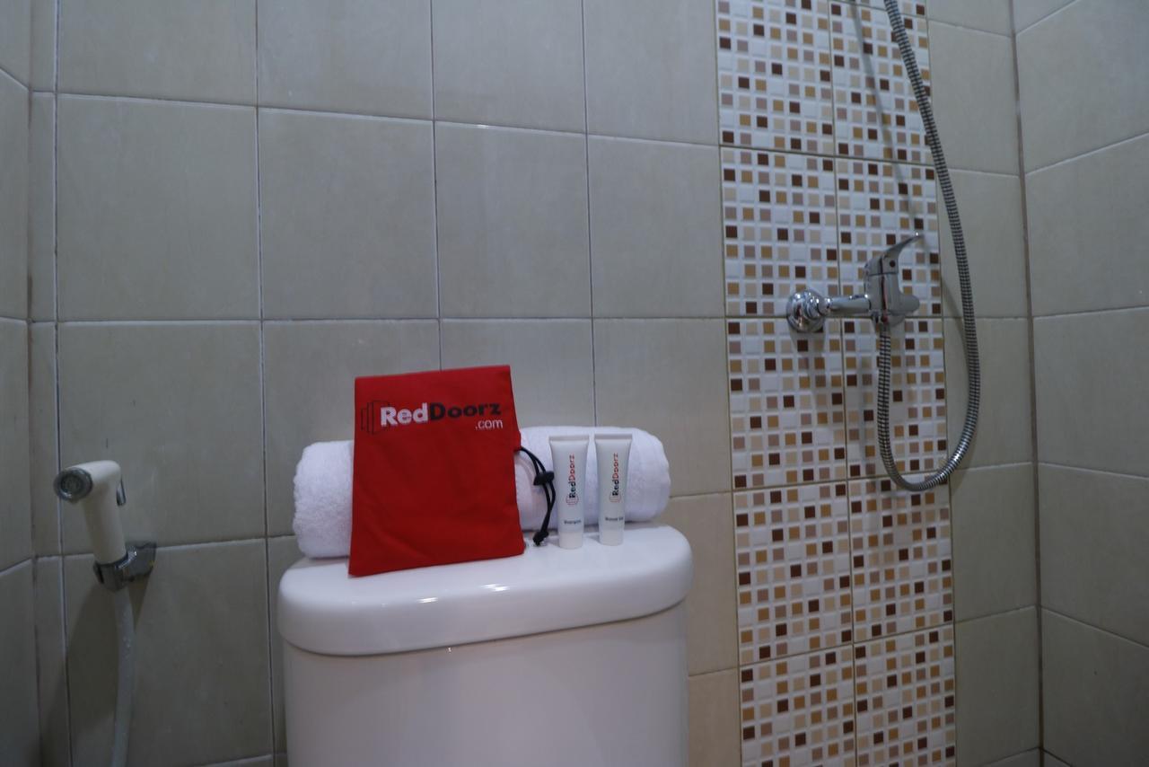 RedDoorz Plus near RS Harapan Kita Jakarta Exterior foto