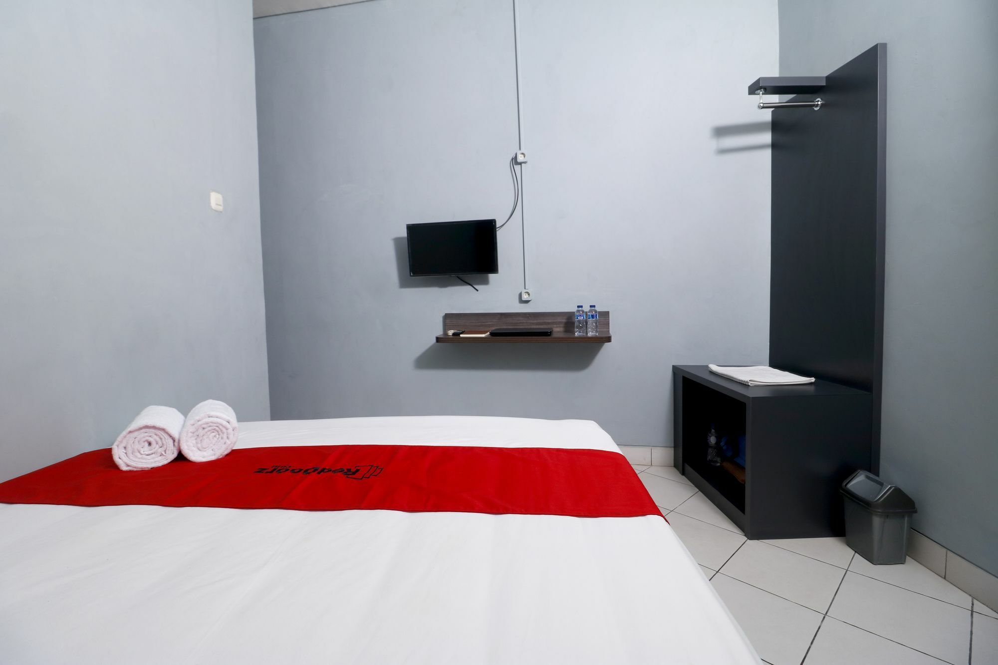 RedDoorz Plus near RS Harapan Kita Jakarta Exterior foto