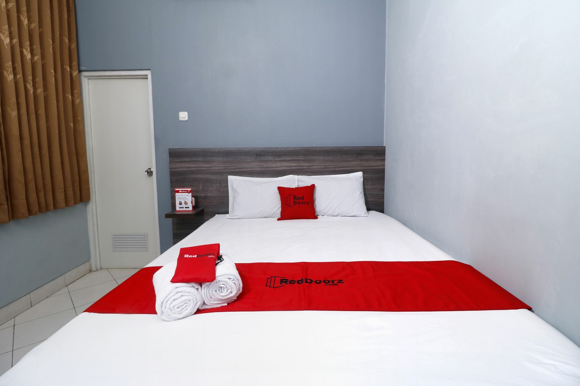 RedDoorz Plus near RS Harapan Kita Jakarta Exterior foto