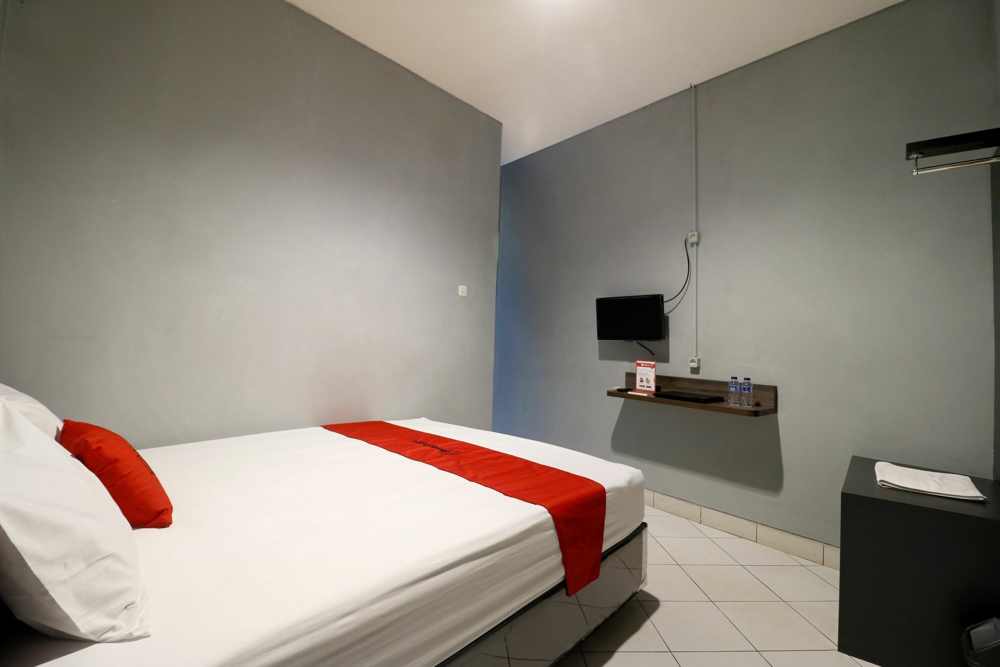RedDoorz Plus near RS Harapan Kita Jakarta Exterior foto