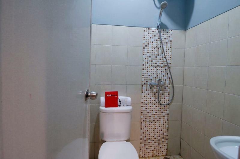 RedDoorz Plus near RS Harapan Kita Jakarta Exterior foto